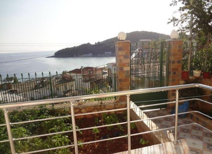 Adriana Apartments Himare Exteriör bild