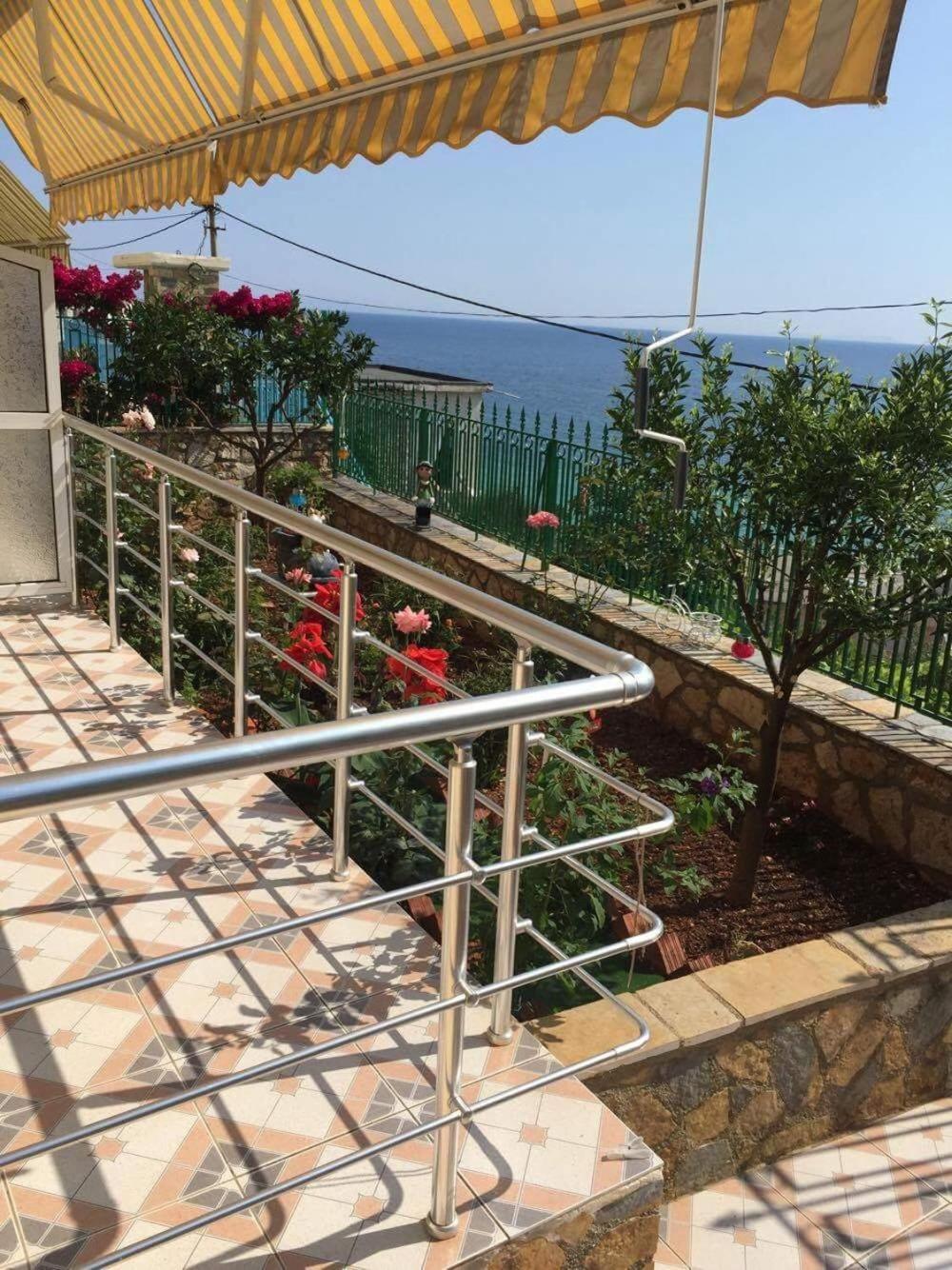 Adriana Apartments Himare Exteriör bild