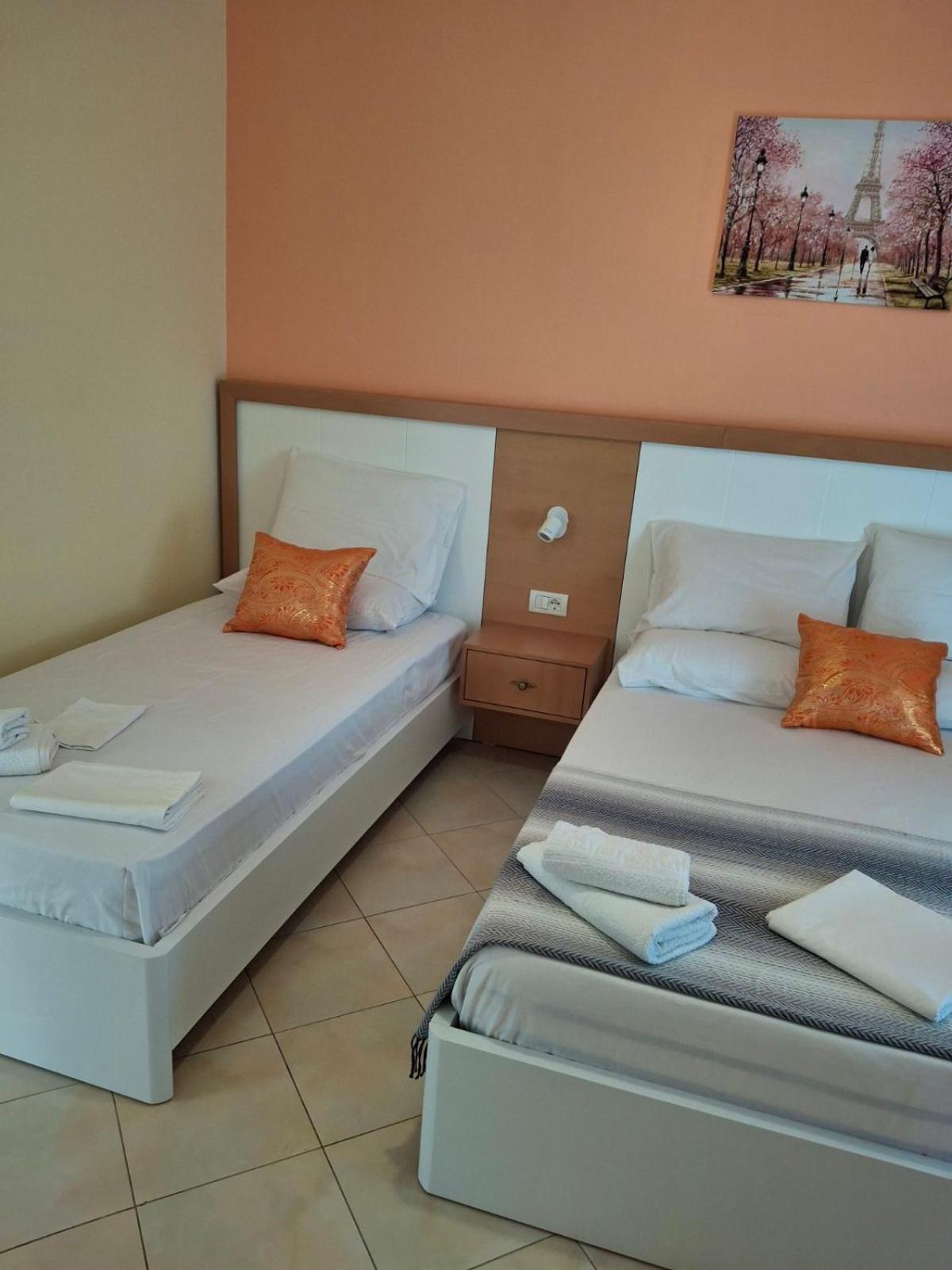 Adriana Apartments Himare Exteriör bild