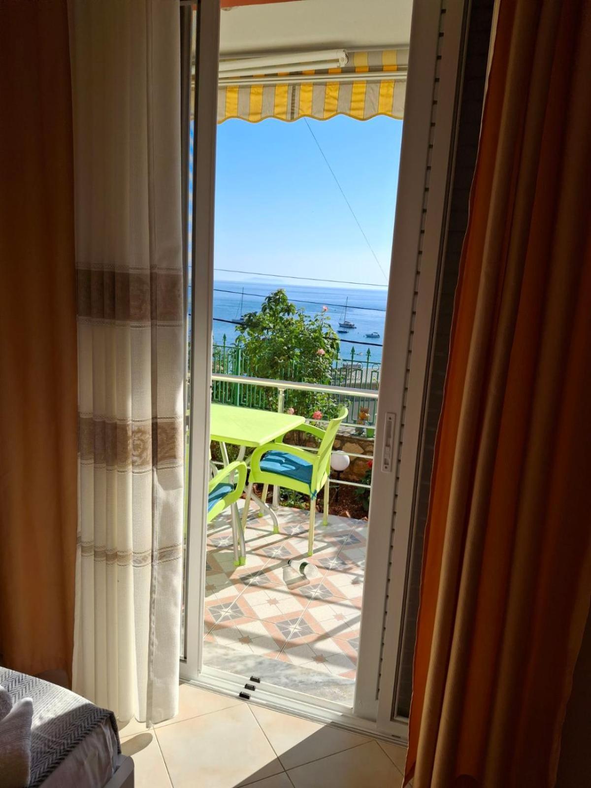 Adriana Apartments Himare Exteriör bild