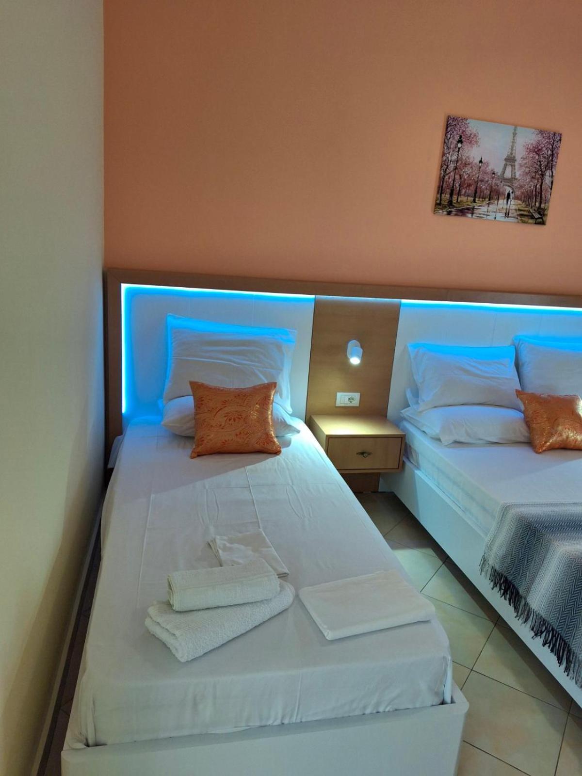 Adriana Apartments Himare Exteriör bild