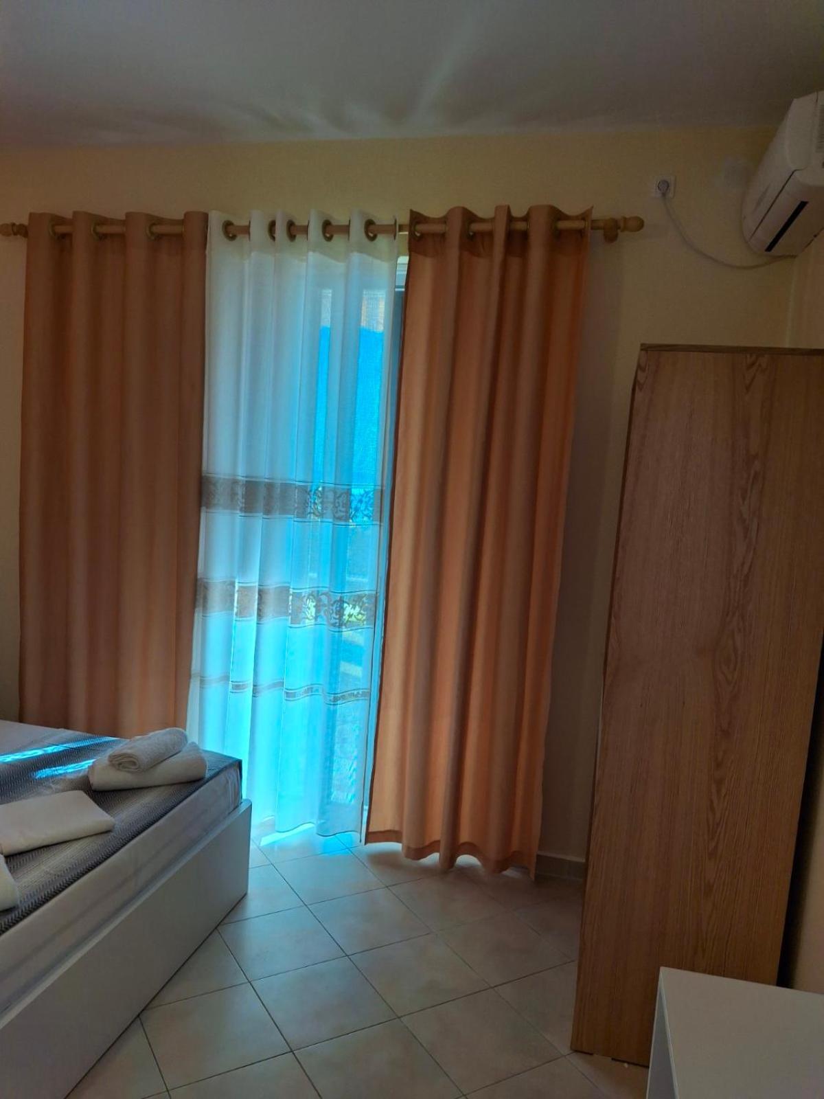 Adriana Apartments Himare Exteriör bild