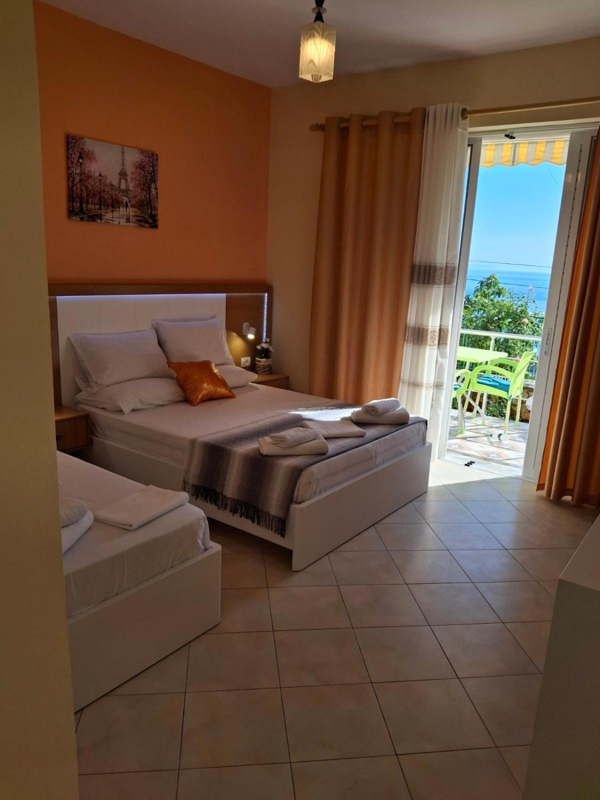 Adriana Apartments Himare Exteriör bild