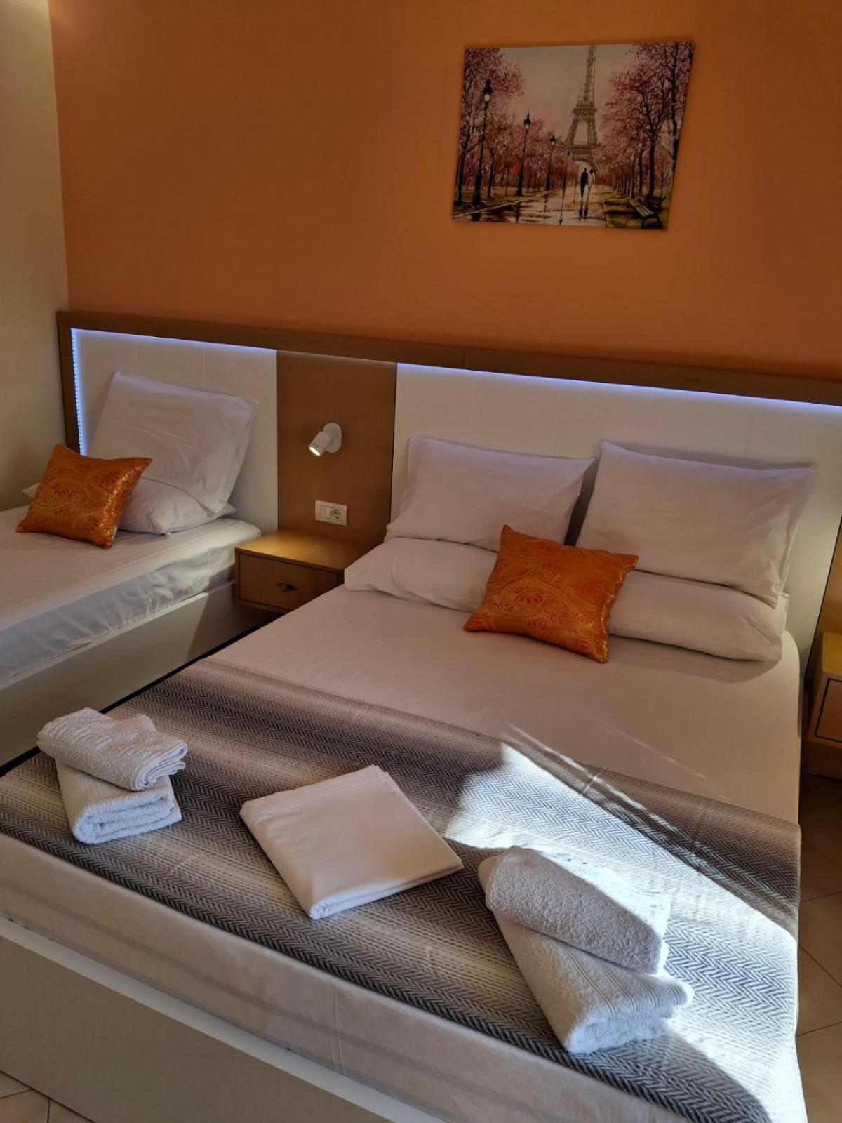 Adriana Apartments Himare Exteriör bild