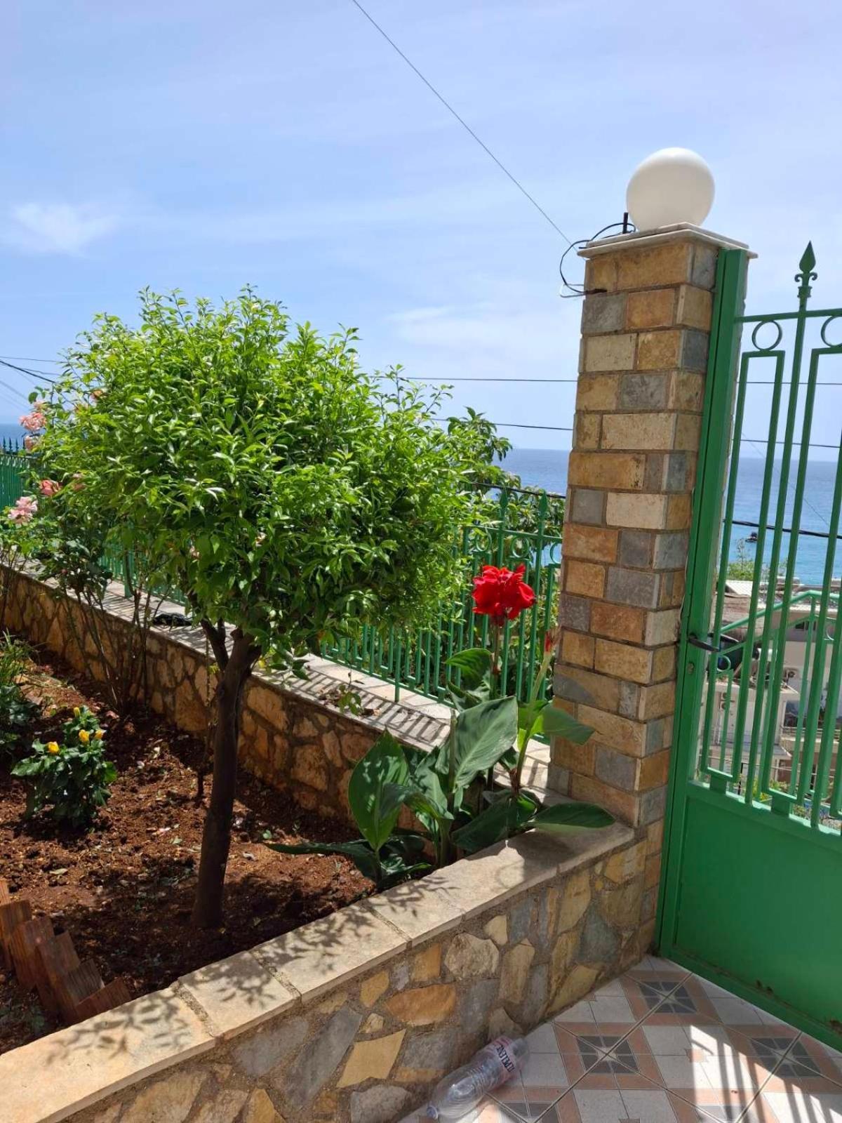 Adriana Apartments Himare Exteriör bild