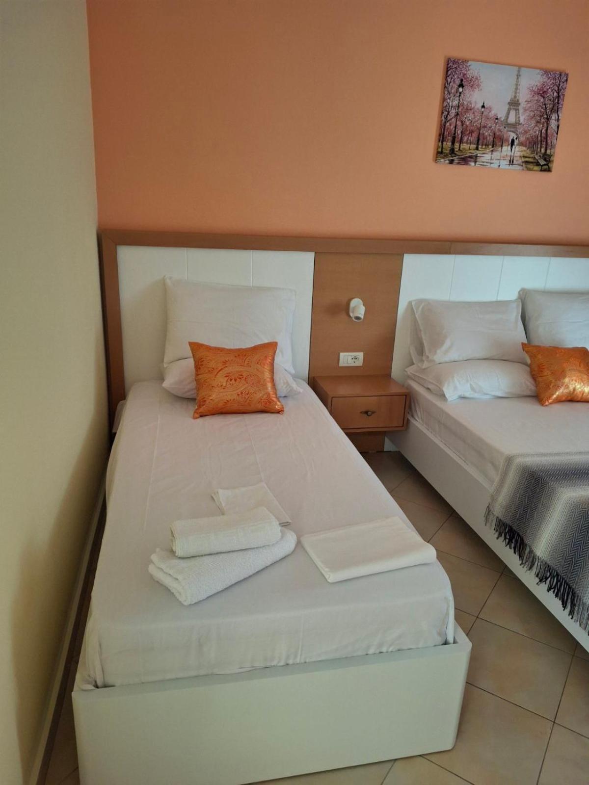 Adriana Apartments Himare Exteriör bild