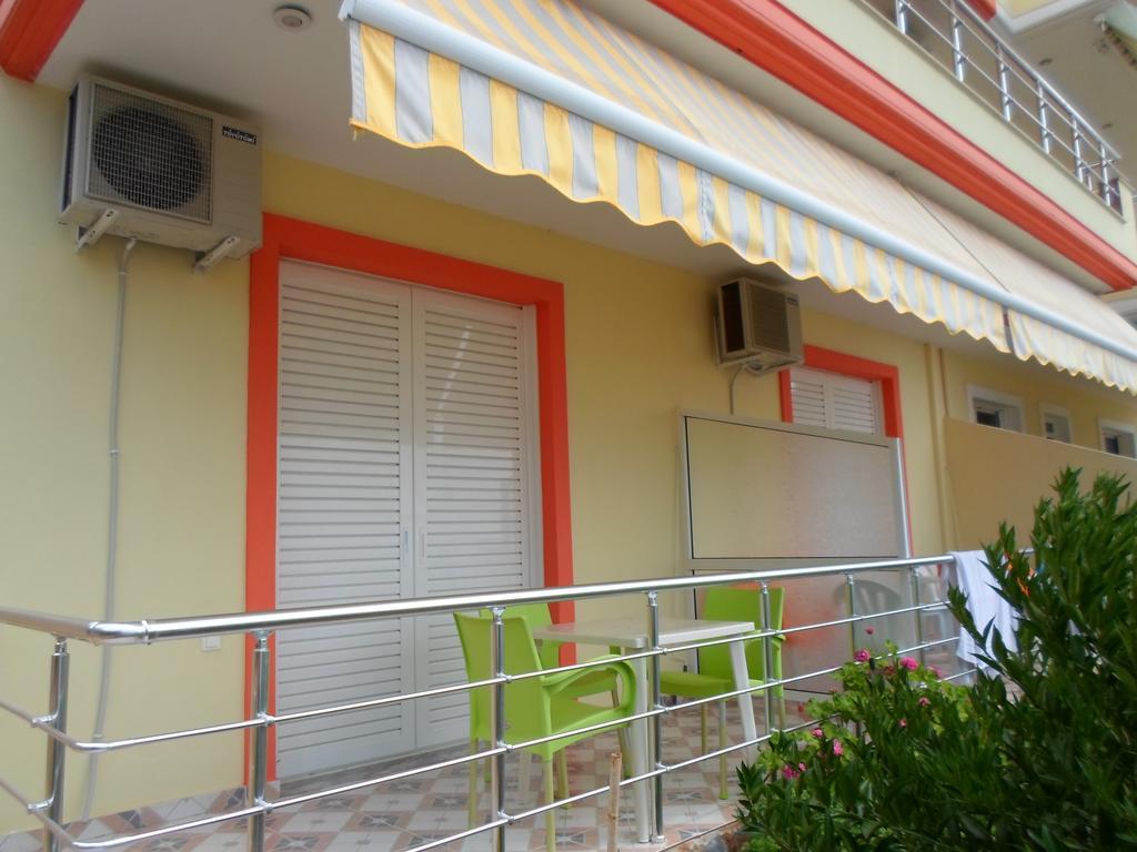 Adriana Apartments Himare Exteriör bild