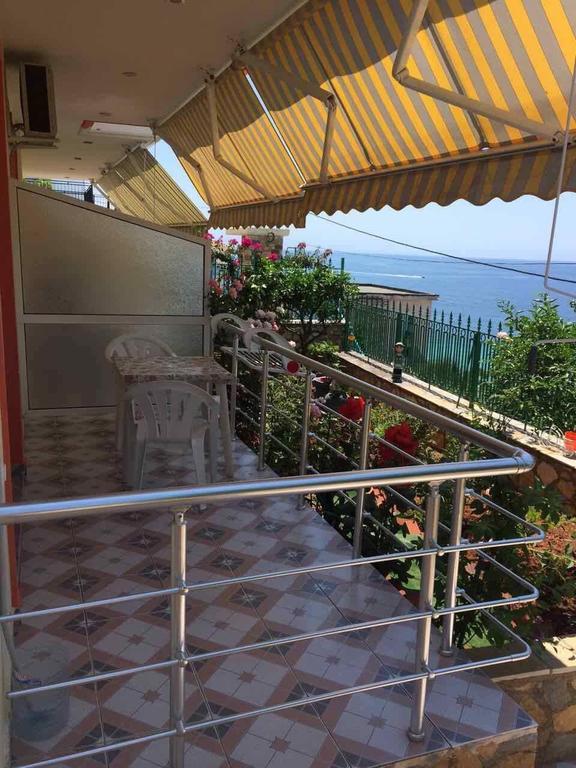 Adriana Apartments Himare Exteriör bild